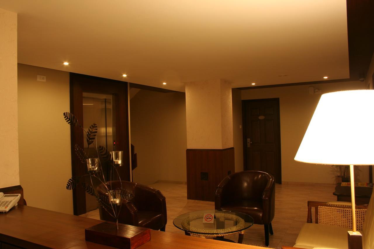 Juhu Residency Boutique Hotel Mumbai Exterior photo